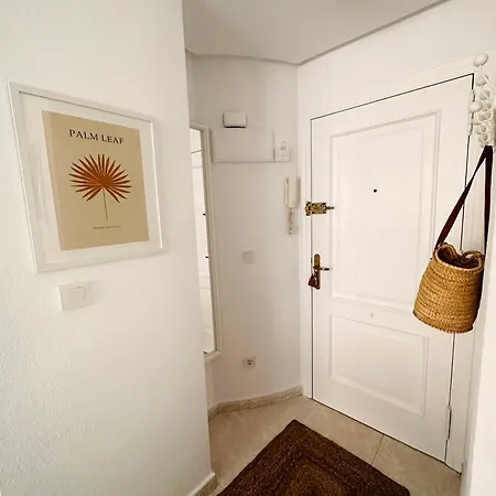 Apartamento Sunny With Cozy Lounge Near The *