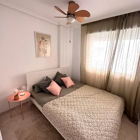 Sunny With Cozy Lounge Near The Apartamento Torrevieja