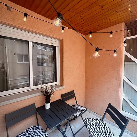 Apartamento Sunny With Cozy Lounge Near The *