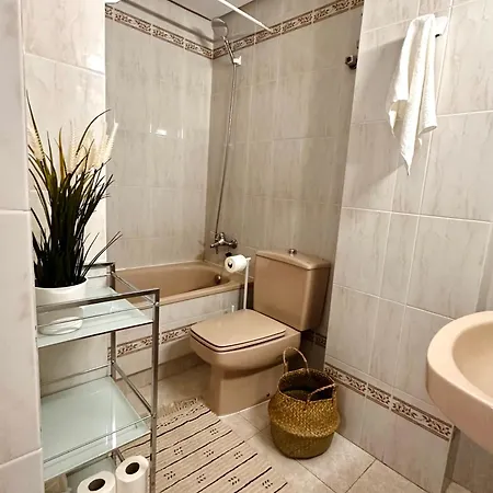Sunny With Cozy Lounge Near The Апартаменты Торевьиа