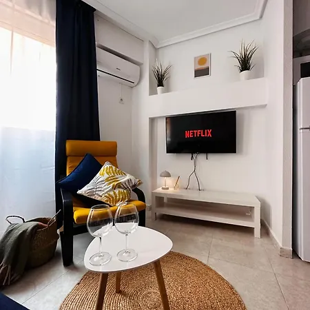 Sunny With Cozy Lounge Near The *